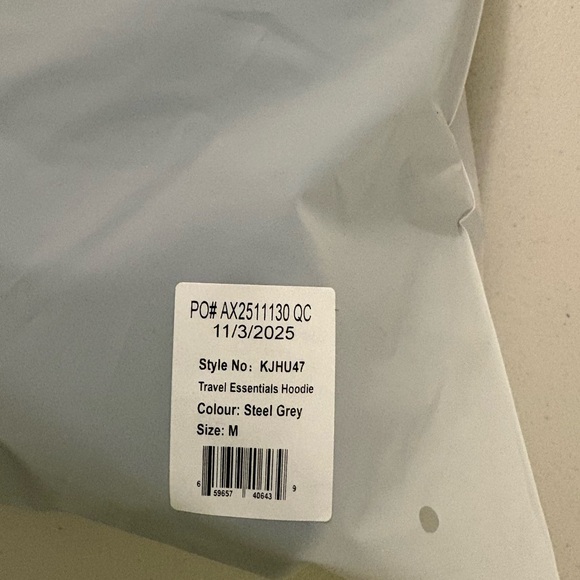 (NIB)Comfrt Steel Grey Size M Travel Essentials Hoodie - Picture 2 of 4